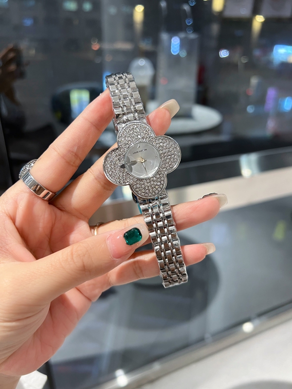 ブランド時計背面デザイン